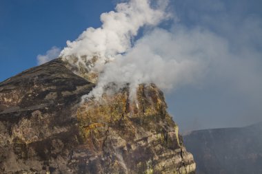 Etna volkanın Zirvesi kraterler