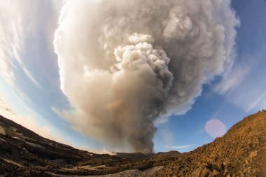 Volkan Erüpsiyonu. Etna Dağı krater Voragine patlayan