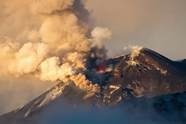 Извержение вулкана Этна — стоковое фото