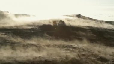 Fumaroles ve kraterler, gaz emisyonlarının Etna yanardağı