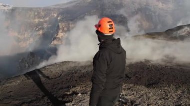 Etna yanardağı patlayan kraterler, jeolog