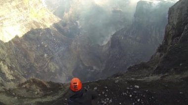 Etna yanardağı patlayan kraterler, jeolog