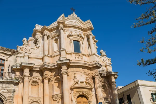 Noto, Italie - 06 février 2016 : Ville construite dans le style baroque sicilien . — Photo