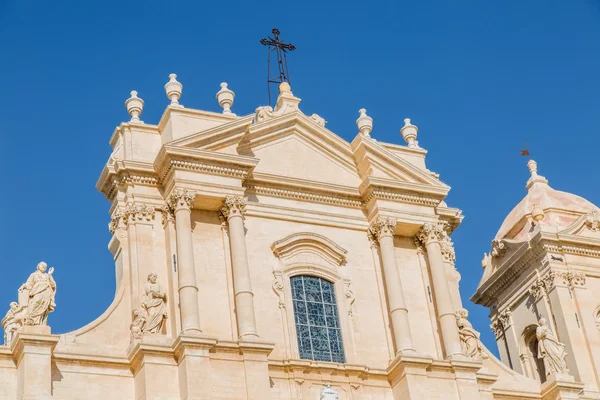 Noto, Italie - 06 février 2016 : Ville construite dans le style baroque sicilien . — Photo