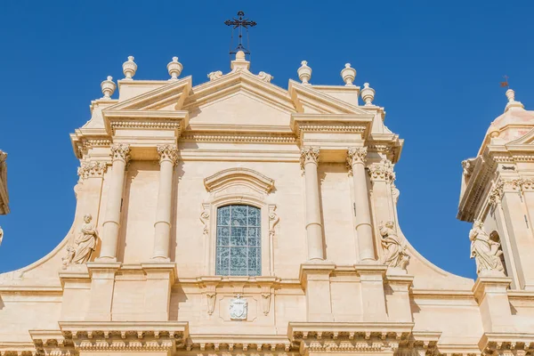 Noto, Itálie - 06 únor 2016: Město postavené ve stylu sicilského baroka. — Stock fotografie