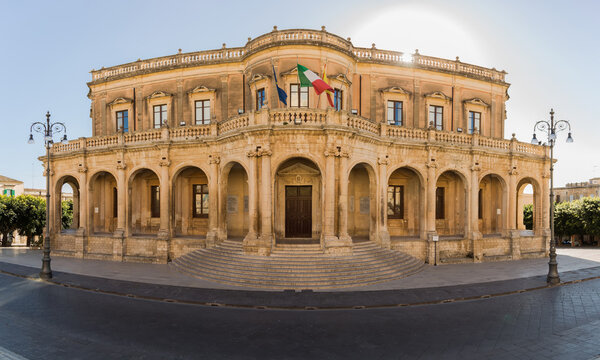 Ното, Италия - 6 февраля 2016 года: Город построен в стиле сицилийского барокко
.