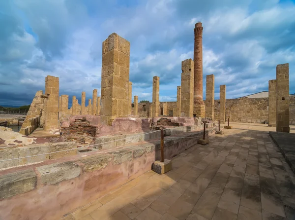 Pilares de la antigua Tonnara en la Reserva Natural de Vendicari en Sicilia — Foto de Stock