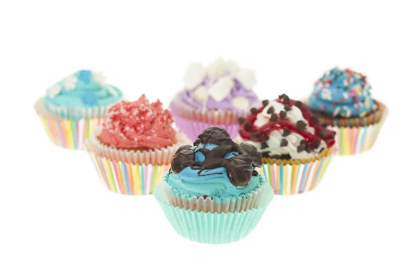 Grupo de seis diferentes Cupcakes de colores aislados — Foto de Stock