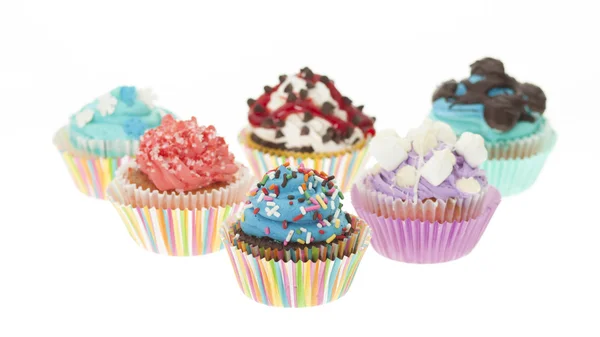 Groupe de six différents Cupcakes Colorés Isolé — Photo