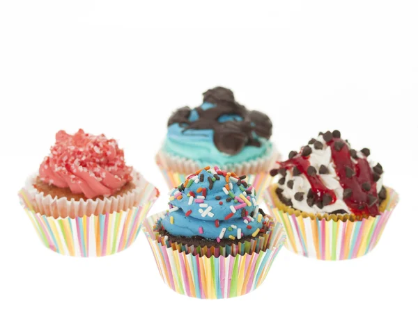 Grupo de cuatro coloridos cupcakes aislados — Foto de Stock