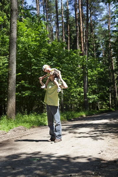 Papà e figlio giocare — Foto Stock