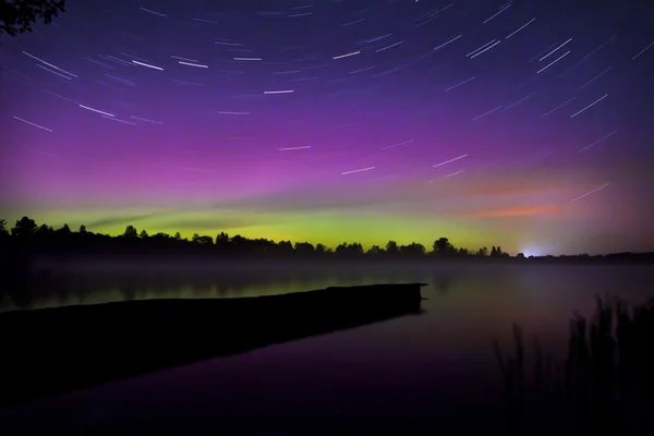 Luces boreales en Polonia. El área de Suwalki 07.10.2015 Imagen De Stock