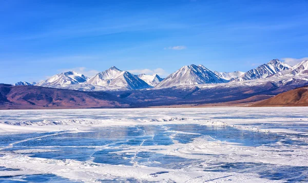 Hovsgol 호수에서 얀 산맥의 보기 — 스톡 사진