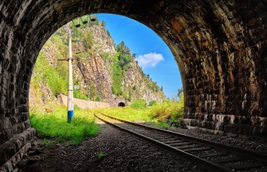 Tünel doğuya doğru görüntüleyin. Çevre-Baykal demiryolu
