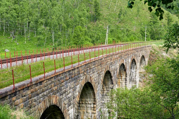 Viaducto Arqueado Piedra Ferrocarril Circum Baikal Monumento Arquitectura Ferroviaria Construido —  Fotos de Stock