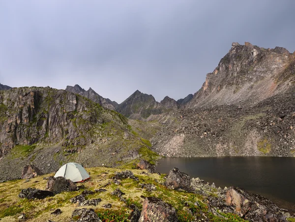 Lonely tourist tent in the mountains — Stock Photo, Image