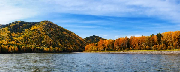秋の大河 — ストック写真