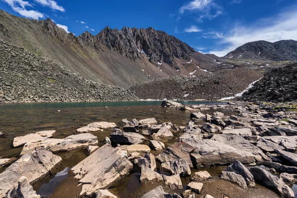 Fragments of rocks in the water of a mountain lake — Stock Photo, Image