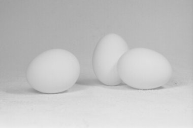 Natürmort üç yumurta