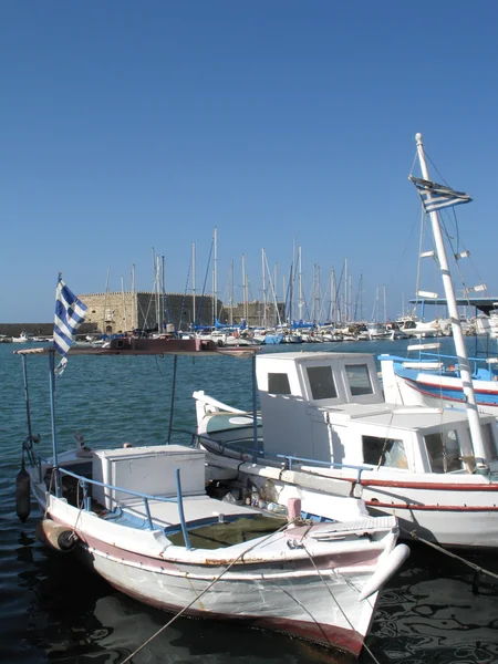 Heraklions hamn och båtar — Stockfoto