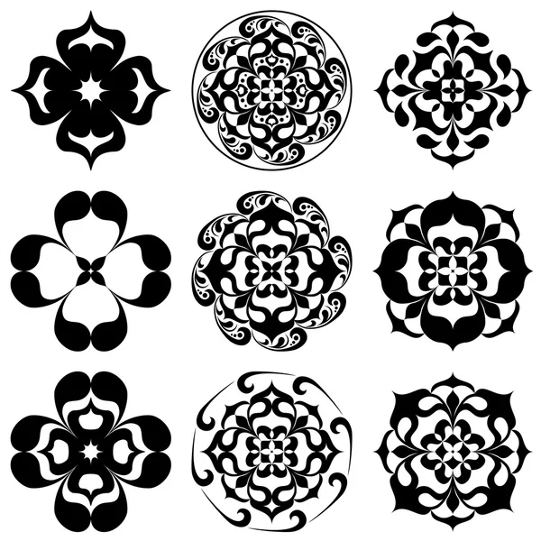 Set di caleidoscopici tatuaggi floreali. Mandala in bianco e nero — Vettoriale Stock