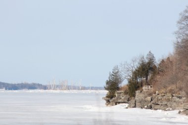 Donmuş göl buzlu Shore