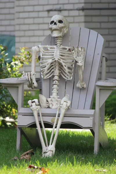 Skeleton sitting in yard  Chair — Stock Photo, Image