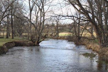 (Sular altında), Creek hızlı hareket