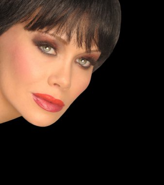 Güzel esmer kadın.