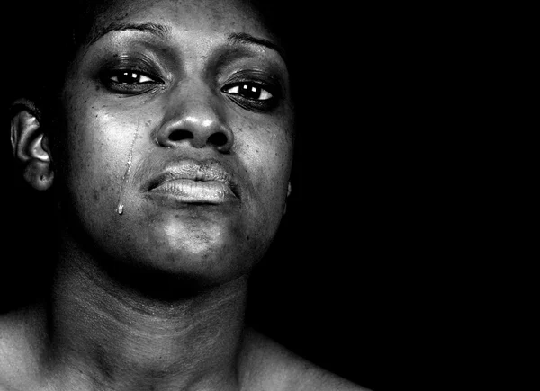 Triste mulher negra chorando — Fotografia de Stock