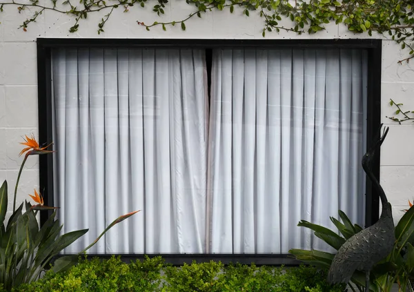 Sehr Schönes Fenster Mit Vorhängen — Stockfoto