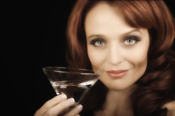 Kvinna med martini — Stockfoto