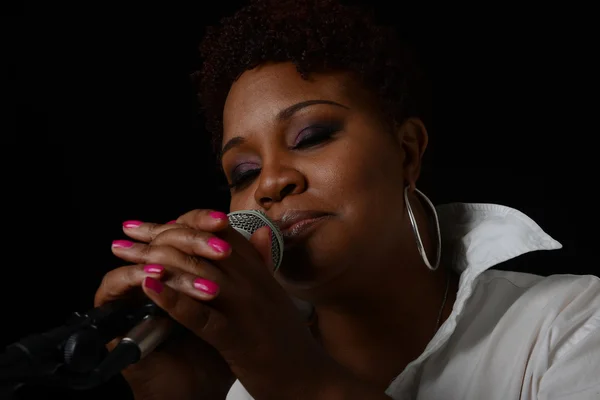 Jazz Singer on black — Stock Photo, Image