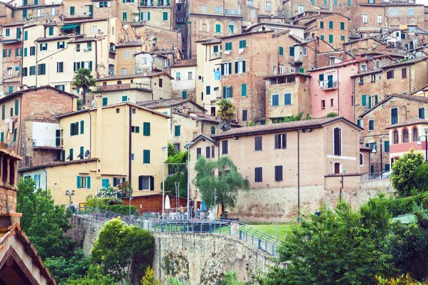 中世の街シエナの住宅 — ストック写真