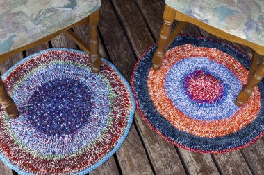 İki el yapımı renkli kilim