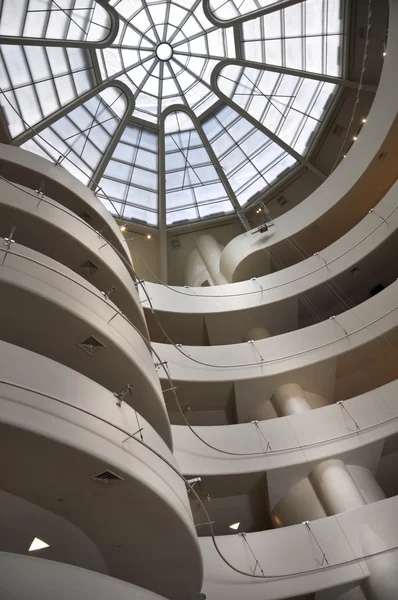 İç duvarlar ve tavan New York Guggenheim Müzesi — Stok fotoğraf