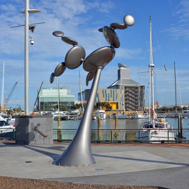 Modern Kinetik Rüzgar Heykel viyadük Harbour, Auckland, yeni 