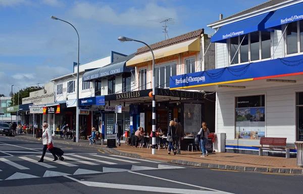 La calle principal de St Helliers Bay en Auckland, Nueva Zelanda — Foto de Stock