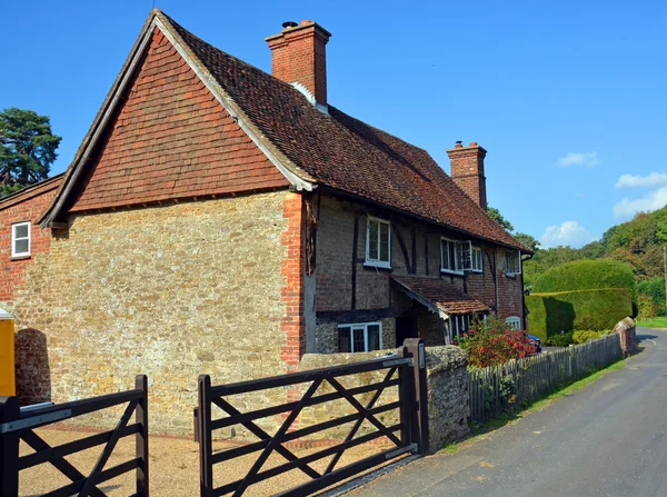 Traditionella hascombe bondgård i surrey, Storbritannien. — Stockfoto