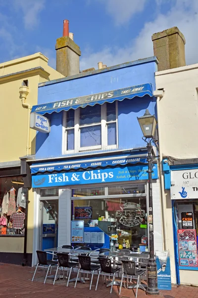Tienda y restaurante Fish & Chips en Brighton, Reino Unido . — Foto de Stock