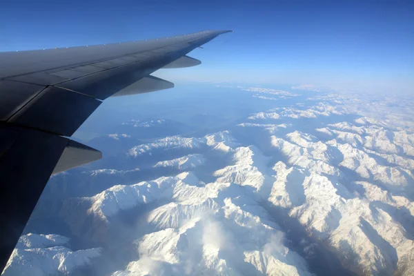 Luchtfoto van de zuidelijke Alpen van Nieuw-Zeeland in het voorjaar van. — Stockfoto