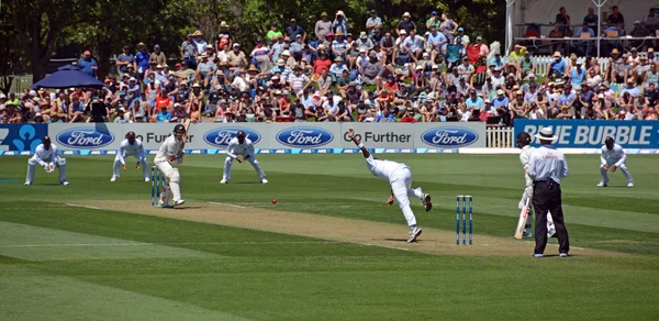 Sri Lanka hızlı Melon Suranga Lakmal Yeni Zelanda için kase. 