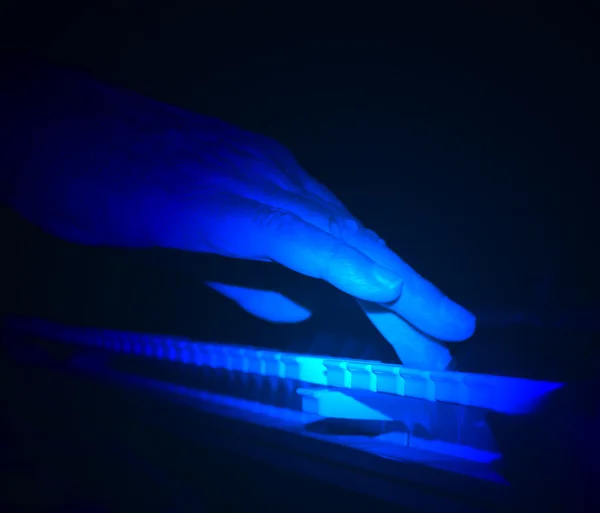 Tickling The Ivories - Hand Playing Piano Under Blue Spotlight — Stock Photo, Image