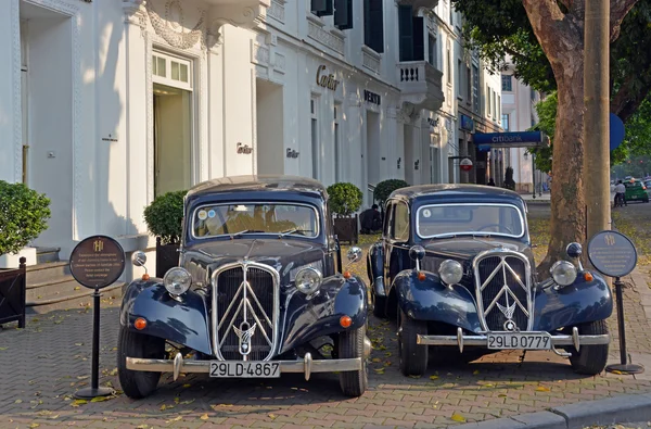 Citroen çekiş 15 Familiale 1956 arabalar Hanoi — Stok fotoğraf