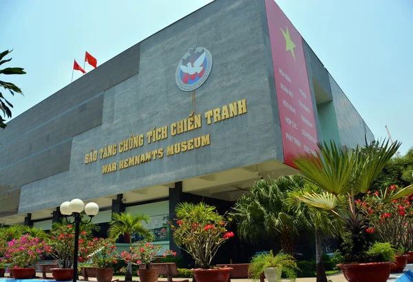 Edificio del Museo de Restos de Guerra en Ciudad Ho Chi Minh — Foto de Stock