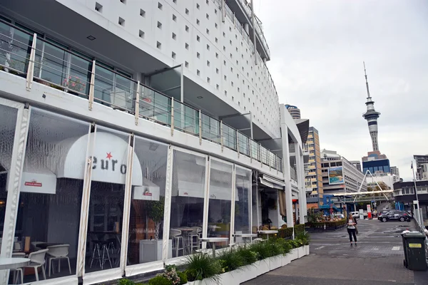 Hilton Hotel en forma de barco en la cuenca del viaducto, Auckland — Foto de Stock