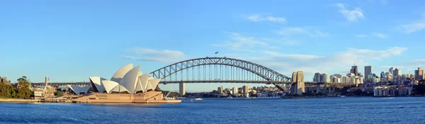 Sydney Harbour, köprü ve Opera Evi Panorama