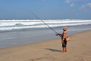 Bali dili balıkçı Surf Legian Beach üzerinde döküm.