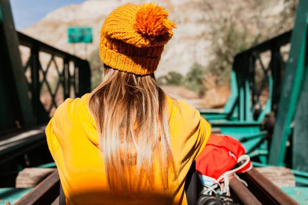 Woman Trekking Rests Abandoned Railway Track — Stock Photo, Image