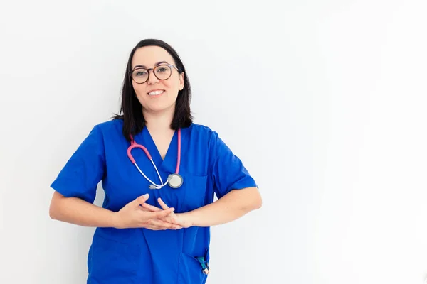 Doctor woman isolated on withe background gesturing and smiling — Stock Photo, Image